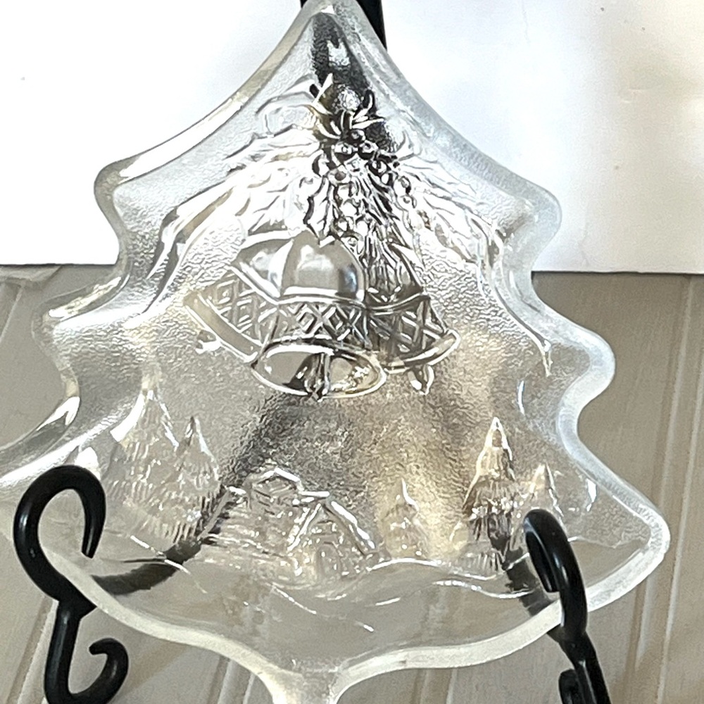 Vintage Glass Christmas Tree Serving Candy Trinket Dish Mistletoe Bells Design - Picture 3 of 10